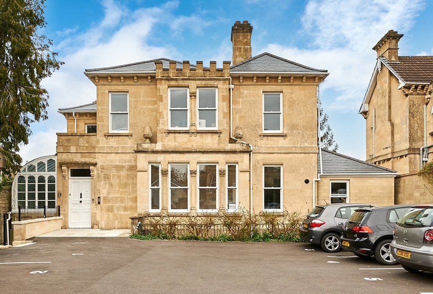 2 Bedroom Property For Sale in 18 Upper Oldfield Park, Bath, BA2