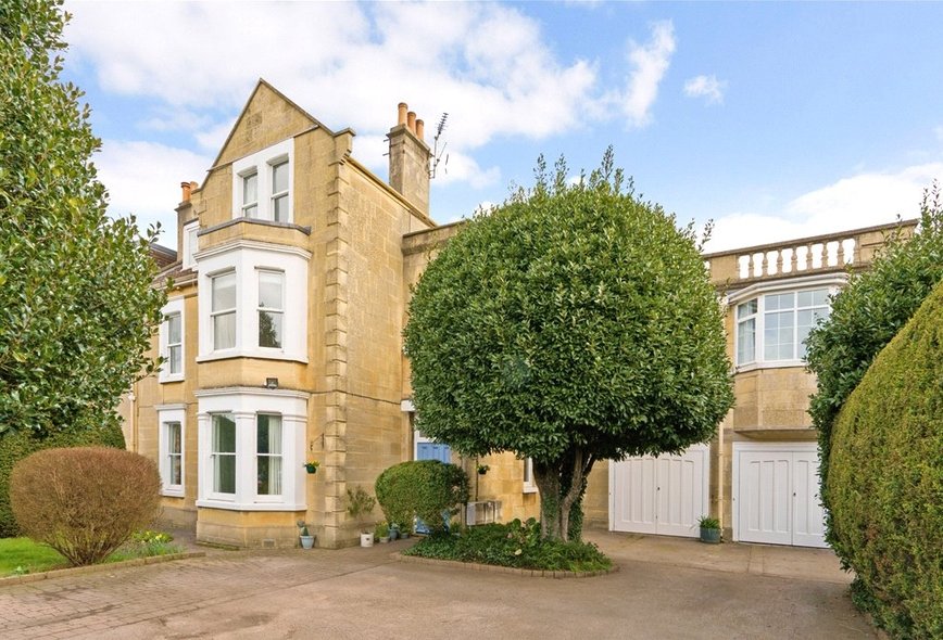 6 Bedroom Property For Sale in Combe Park, Bath, BA1 Crisp Cowley