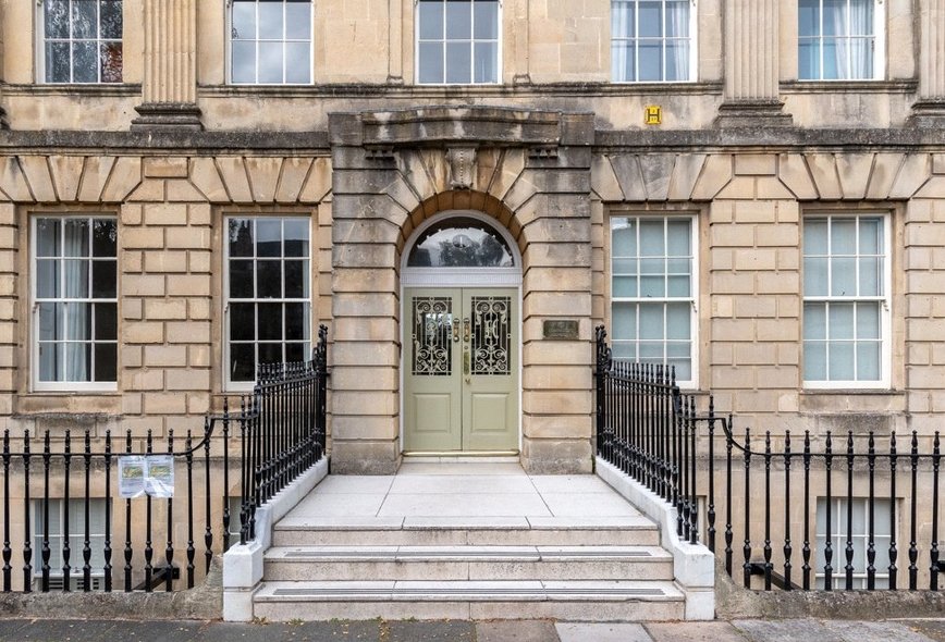 3 Bedroom Property For Sale in Connaught Mansions, Great Pulteney