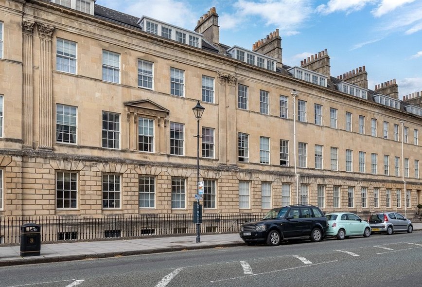 3 Bedroom Property For Sale in Connaught Mansions, Great Pulteney