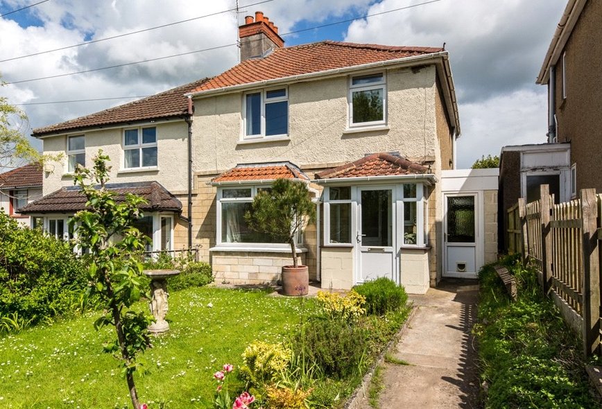 3 Bedroom Property For Sale in Down Lane, Bathampton, Bath, BA2 Crisp