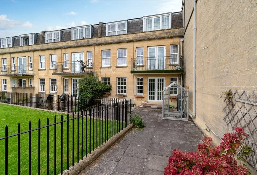 2 Bedroom Property For Sale in Gerrard Buildings, Pulteney Mews, Bath