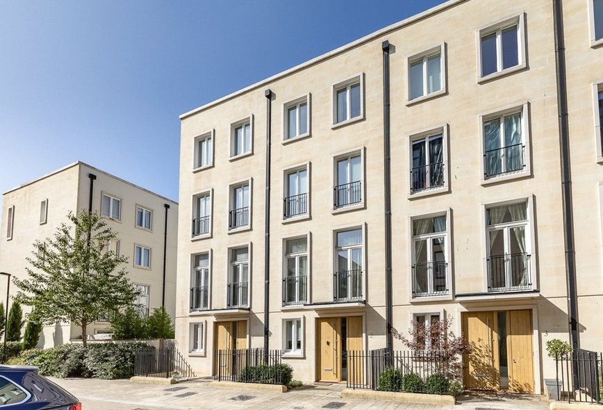 3 Bedroom Property For Sale in Longmead Terrace, Bath Riverside, Bath