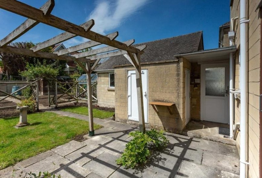3 Bedroom Property For Sale in Partis Way, Weston, Bath, BA1 Crisp