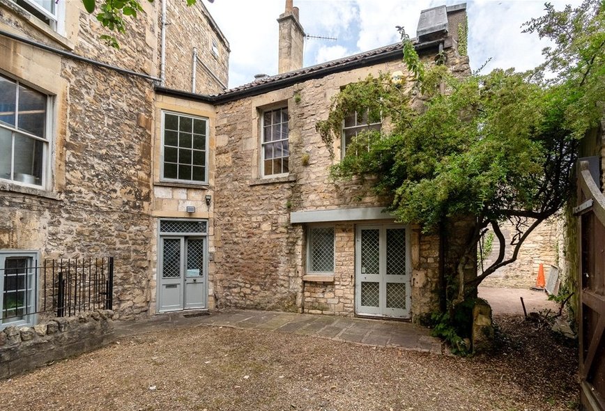 3 Bedroom Property For Sale in Walcot Gate, Bath, BA1 Crisp Cowley