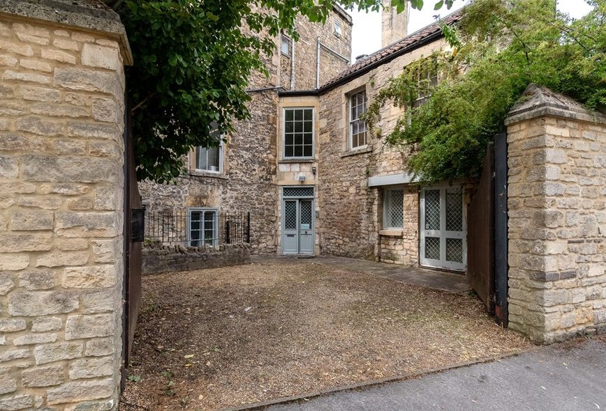 3 Bedroom Property For Sale in Walcot Gate, Bath, BA1 Crisp Cowley