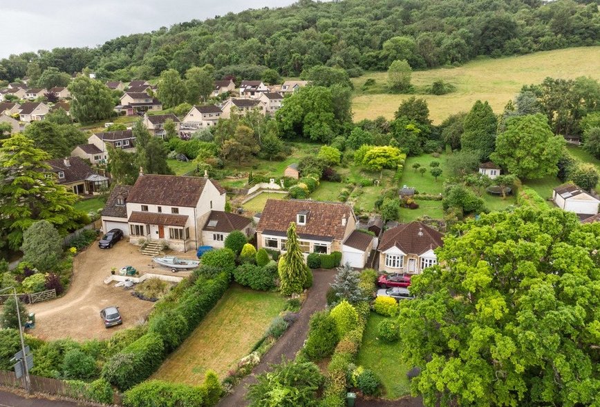 3 Bedroom Property For Sale in Warminster Road, Bath, BA2 Crisp