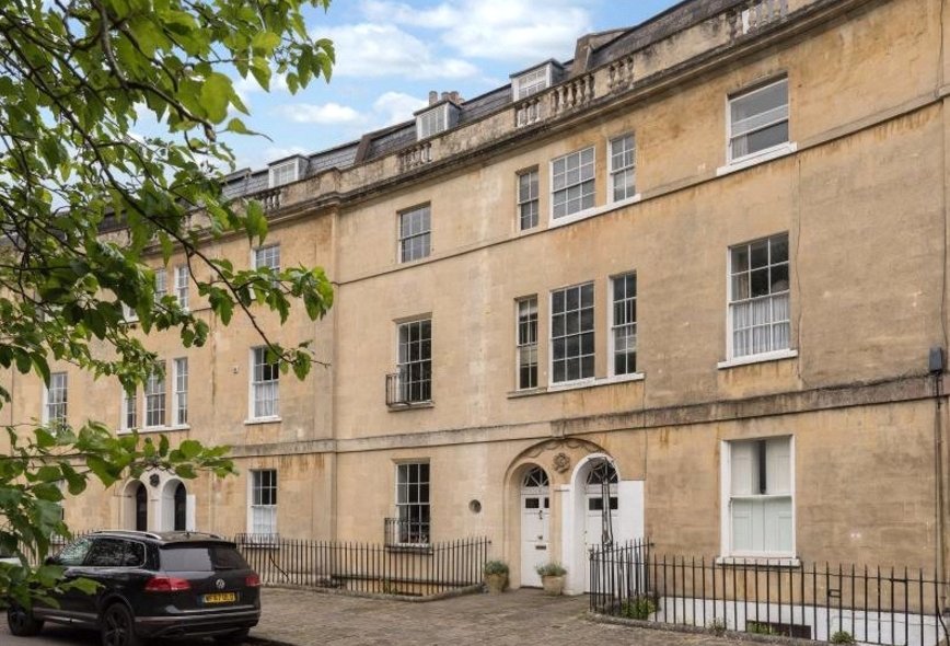 6 Bedroom Property For Sale in Crescent, Bath, BA2 Crisp