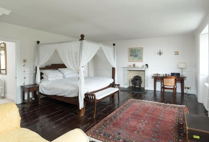 6 Bedroom Property For Sale in Crescent, Bath, BA2 Crisp