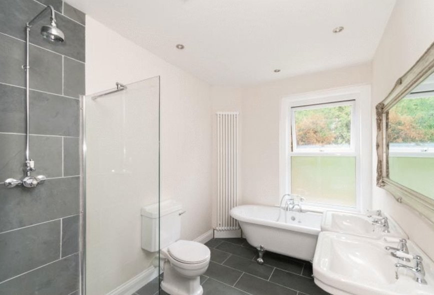 2 Bedroom Terraced house To Rent in Hungerford Road, Bath Crisp