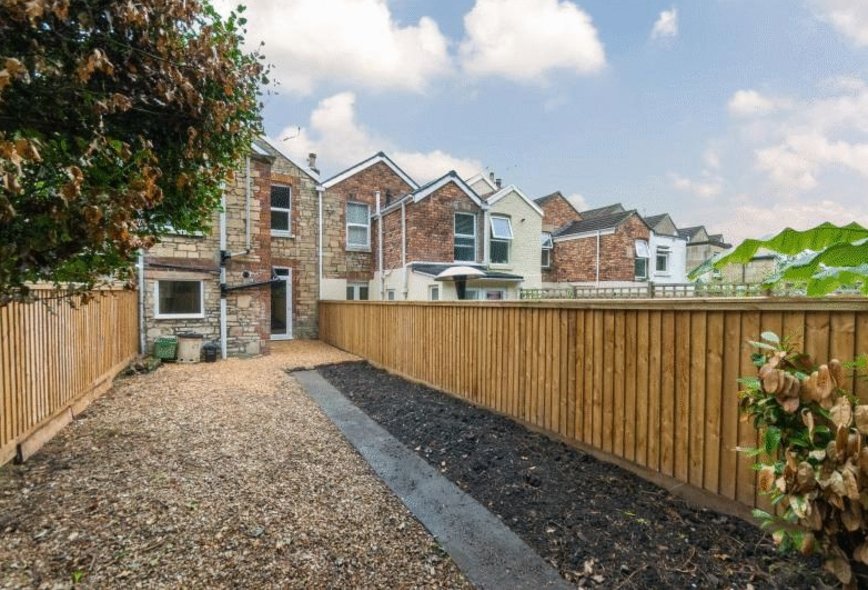 2 Bedroom Terraced house To Rent in Hungerford Road, Bath Crisp