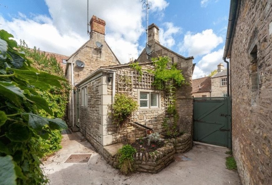 3 Bedroom Terraced house To Rent in The Square , Bath Crisp Cowley Estate Agents